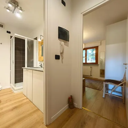 Hostdomus - Square Appartement
